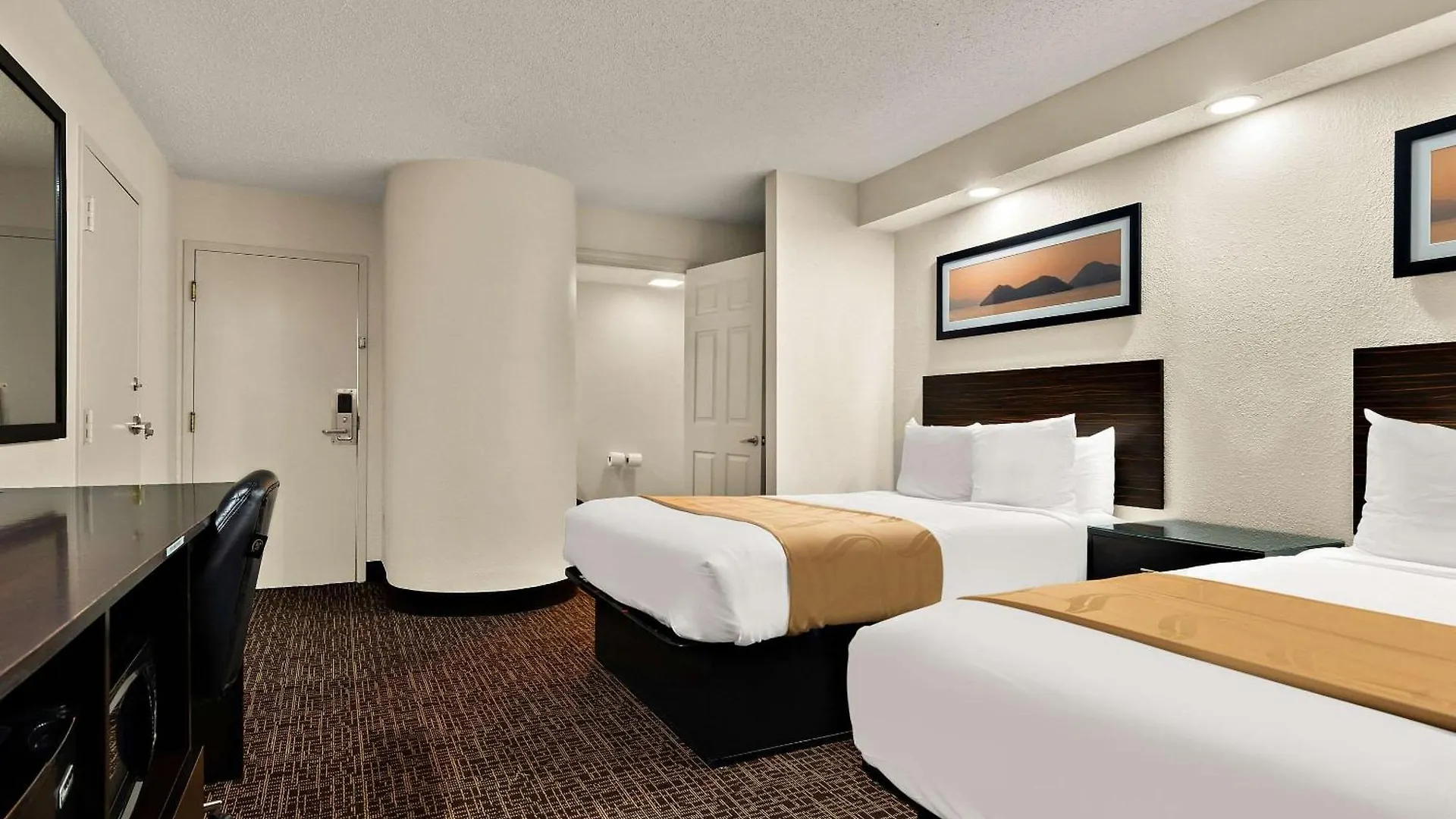 Quality Inn Memphis Northeast Near I-40 2*,