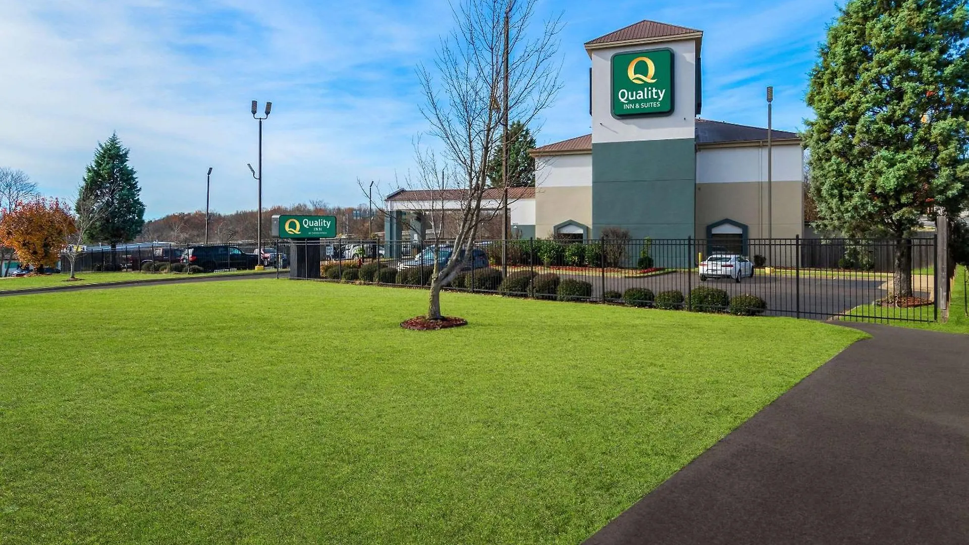 Quality Inn Memphis Northeast Near I-40 2*,